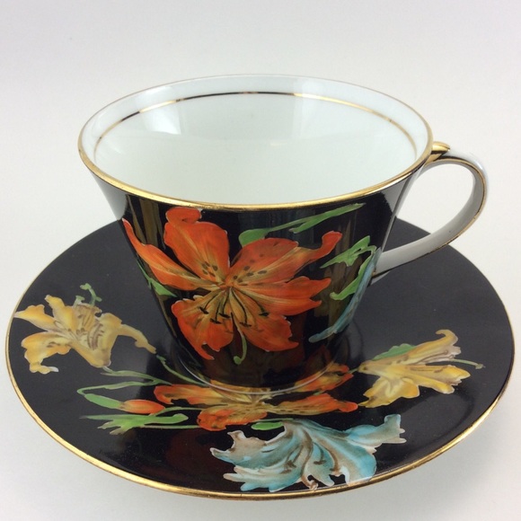 Aynsley Bone China Teacup And Saucer - Picture 2 of 10